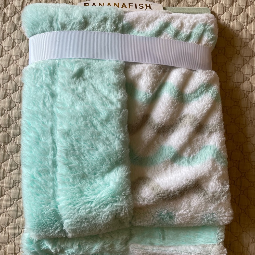 Bananafish Mint and White Plush Blanket - Picture 2 of 2